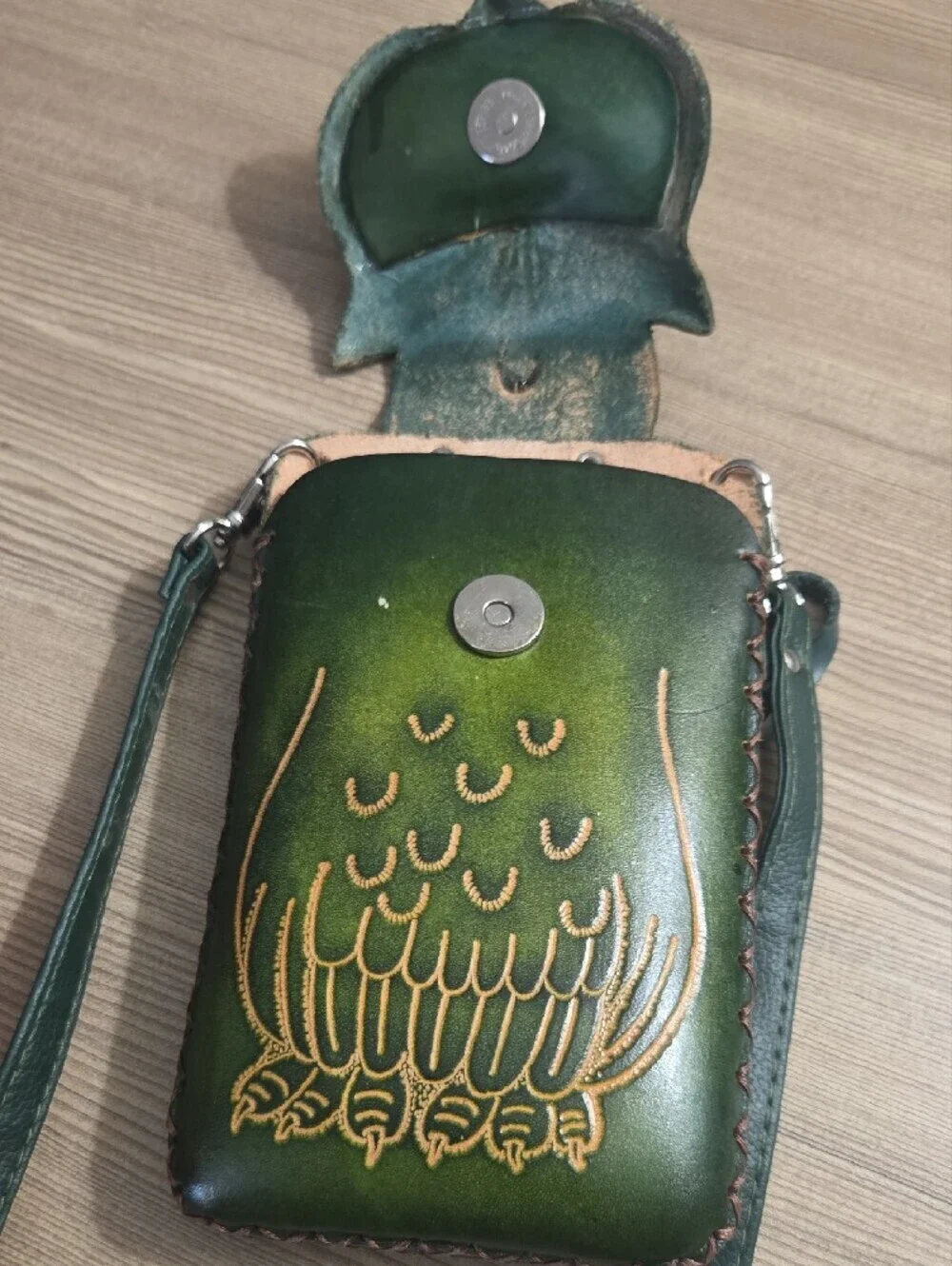 Genuine Leather Green Owl Crossbody Phone Bag - Picture 3 of 4